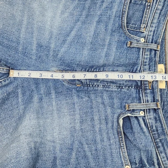 Madewell Distressed Style The Mom Jean Size 31 - Picture 9 of 11